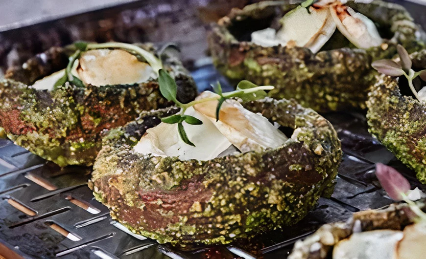 Grillezett csiperke petrezselyempestóval és kecskesajttal