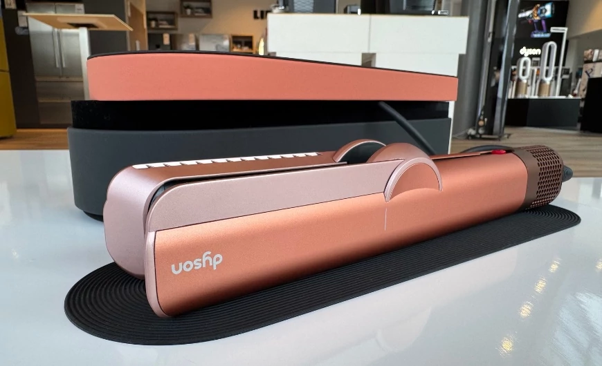 Dyson Airstrait™ – új megoldás azoknak, akik az egyenes haj és az egészség között nem akarnak választani